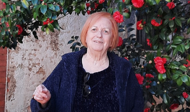 Renata Ballerio è preside in pensione, scrittrice, conduttrice del programma radiofonico “La Campanella” su Radio Missione Francescana e insegnante di latino in UniCagnola