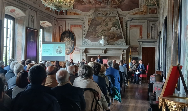 La presentazione del libro in una delle sale del Castello di Somma Lombardo