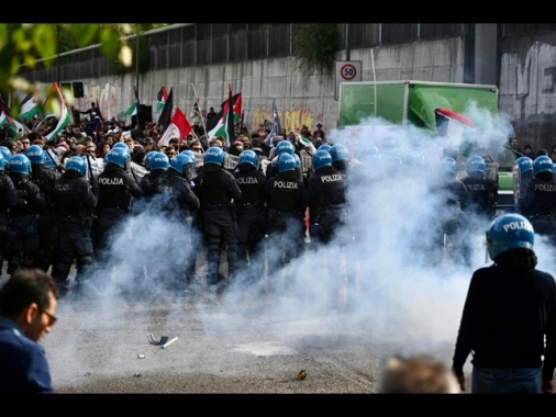 Pro Pal verso l'aeroporto torinese, 'dieci feriti tra noi'