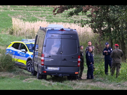 Polonia chiude spazio aereo e alza jet in volo