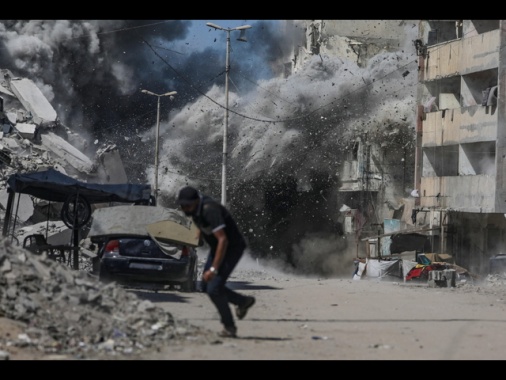 Media, 'almeno 24 uccisi dall'alba a Gaza'