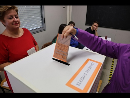 ++ Regionali nelle Marche, l'affluenza alle 12 è del 10,84% ++