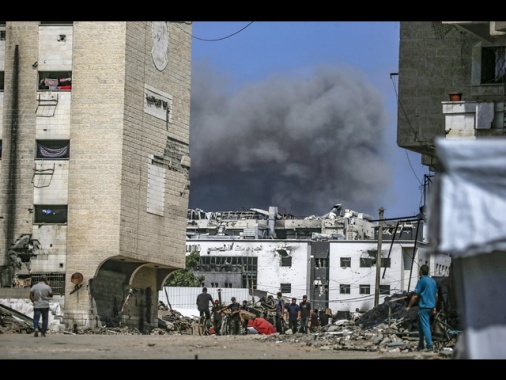 Hamas, persi contatti con due ostaggi dopo raid israeliani