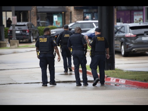 Sparatoria in Michigan, un morto e nove feriti