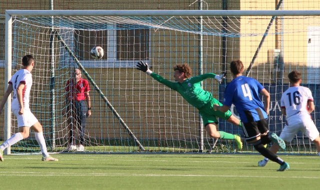 La rete di Bobbo che ha messo la parola fine sulla sfida fra Caronnese e Solbiatese. Per i nerazzurri un successo fondamentale  (fotoservizio Blitz / AGOSTINO CASTELNUOVO)