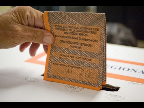 Nelle Marche affluenza definitiva al 50,01%, in calo di 10 punti
