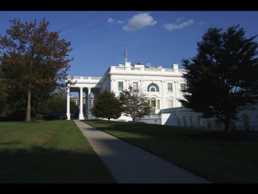 'Suv Secret Service si incendia fuori dalla Casa Bianca'