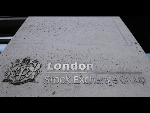 Borsa: l'Europa conclude piatta, Londra +0,1%