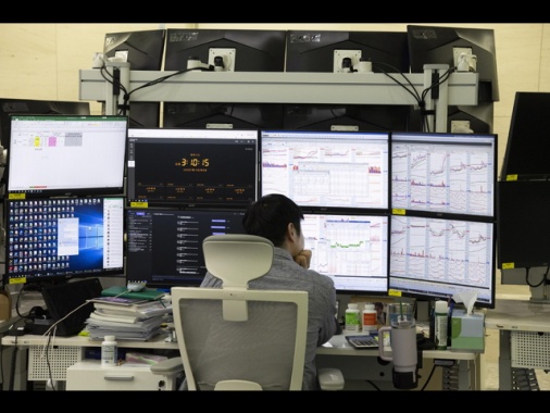 Borsa: l'Asia contrastata guarda al bilancio Usa