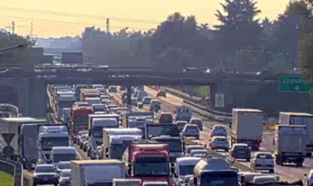 Incidente in Autolaghi, 5 chilometri di coda