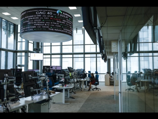 Borsa: Milano termina positiva, +0,4%