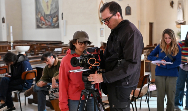 La giovane regista Francesca Picarelli Perrotta ha girato gli ultimi ciak del suo docufilm nella chiesa alla Brunella (foto Angelo Puricelli/BLITZ)