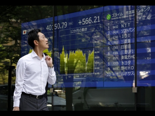 Borsa: Tokyo, apertura in calo (-0,32%)