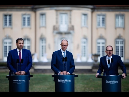 Berlino accelera su legge anti-droni, possibile abbatterli