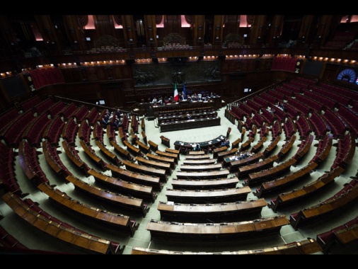 Maggioranza, sostenere Trump, condizioni per Stato Palestina