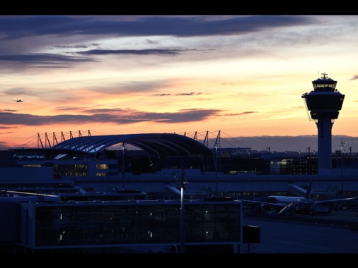 Droni sospetti, chiuso l'aeroporto tedesco di Monaco