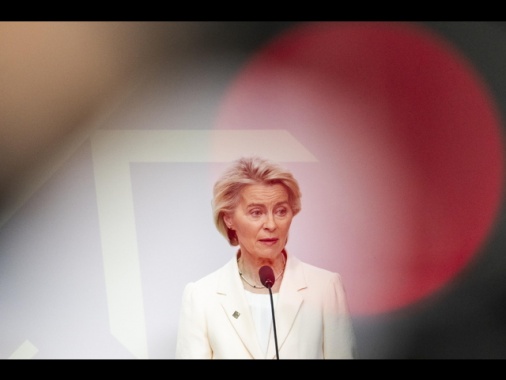 Von der Leyen, prossima settimana strategia su Ia applicata