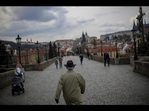La polizia interviene allo scalo di Praga per sospetto di droni