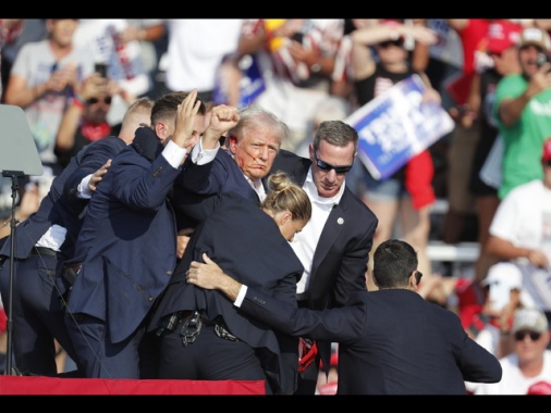 Il Tesoro Usa prepara una moneta con volto Trump e pugno alzato