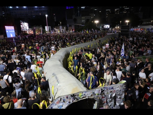 In 120mila si radunano a Tel Aviv per gli ostaggi