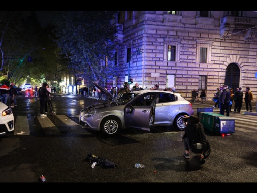Scontri a Roma, 41 feriti tra le forze dell'ordine