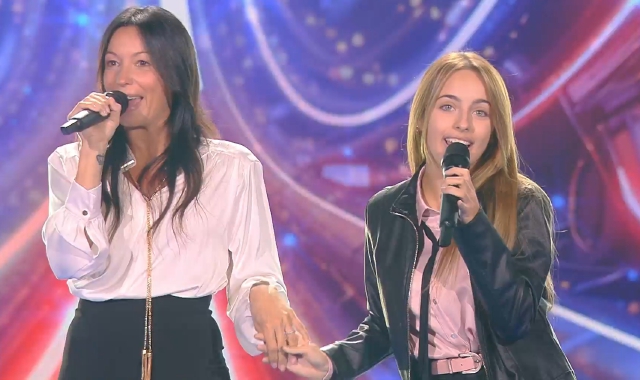 Emanuela e Viola sul palco di “Io Canto Family”