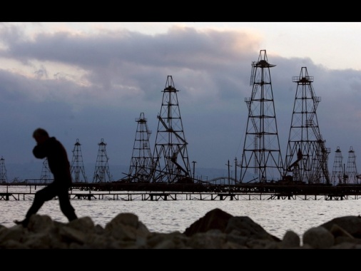 Opec+ aumenta la produzione di 137mila barili da novembre