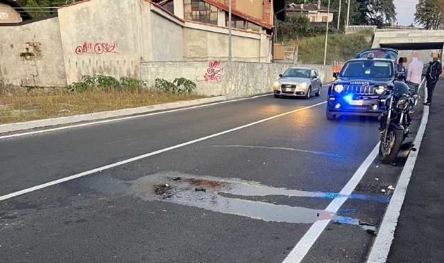 Laveno, moto contro due auto
