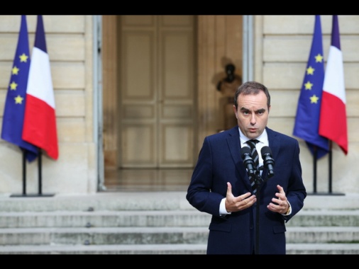 Lecornu ha rassegnato dimissioni a Macron che accetta