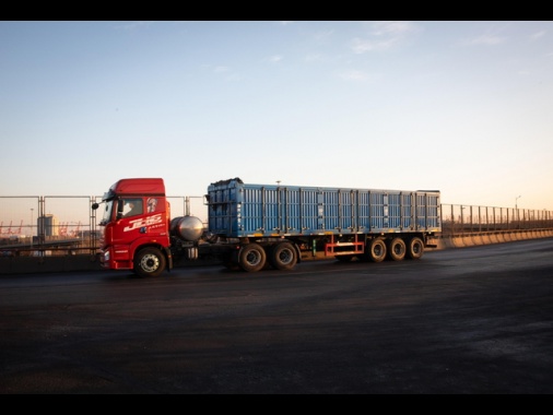 Trump, da novembre dazi del 25% su camion medi e grandi