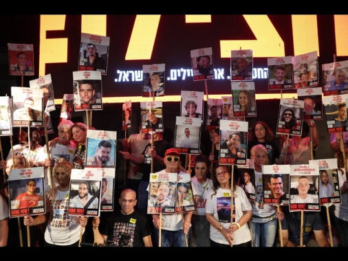 Israele,dimostranti davanti case ministri 'liberare ostaggi'