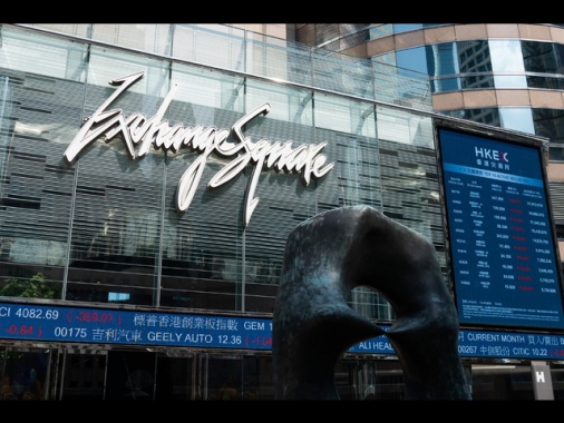 Borsa: Hong Kong negativa, apre a -0,24%