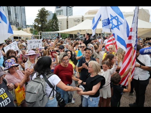 Trump, 'gli ostaggi a Gaza saranno liberati lunedì o martedì'