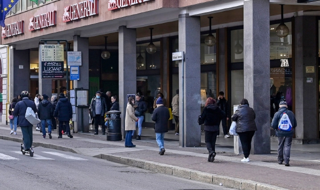 La donna è stata fermato all’uscita da Zara, sotto i portici di via Vittorio Veneto