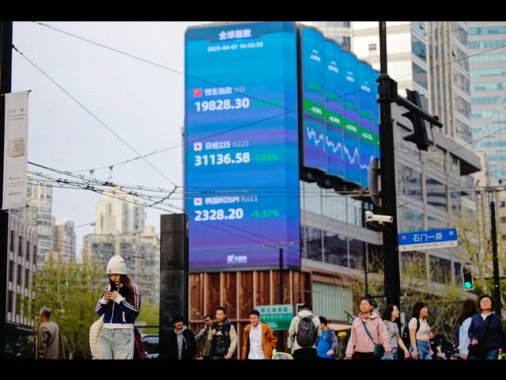 Borsa: Shanghai apre a -0,47%, Shenzhen a -0,51%