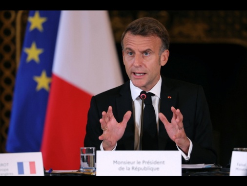 Macron convoca i leader dei partiti all'Eliseo
