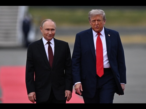 Putin, 'Trump sta facendo molto per la pace'