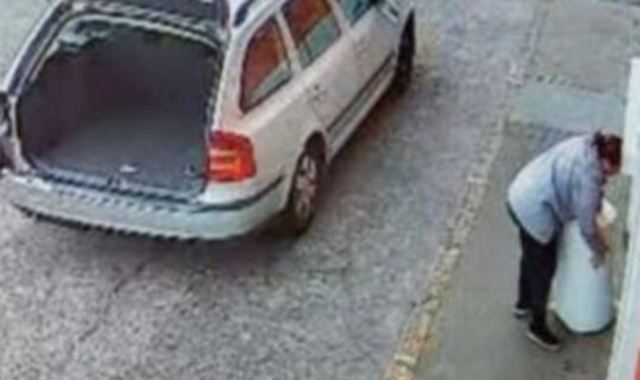 Il momento dell’abbandono del boiler registrato dalle telecamere