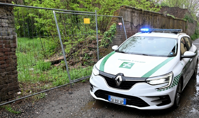 I residenti di via Vercelli fecero accorrere la polizia locale 