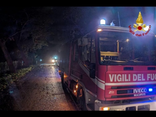 Vasto incendio nello storico monastero di Bernaga, a Lecco