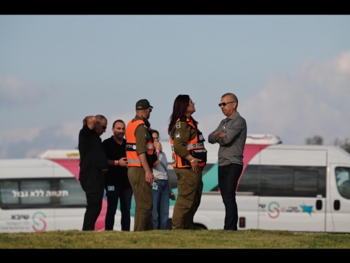 Gli ultimi 13 ostaggi vivi consegnati all'Idf
