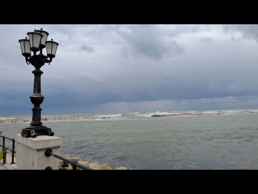 Italia divisa in due tra l'alta pressione e un insidioso vortice