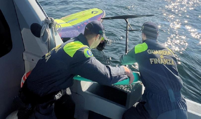 L’intervento della vedetta della Guardia di finanza