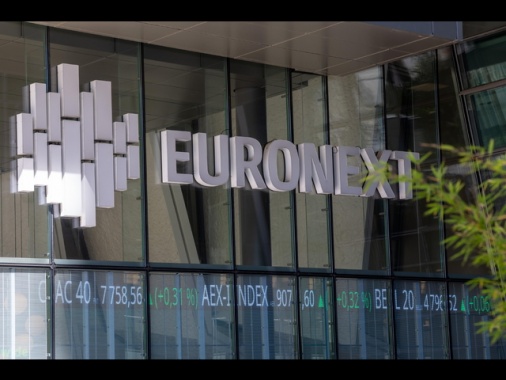 Borsa: l'Europa termina in cauto rialzo, Parigi +0,21%