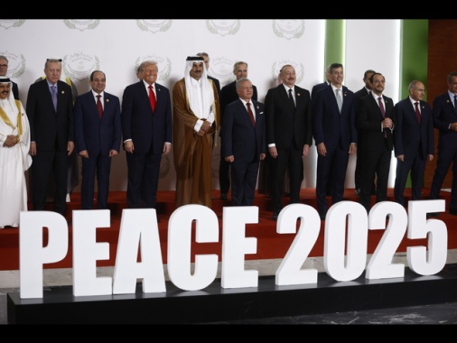 Trump firma l'accordo di pace per Gaza