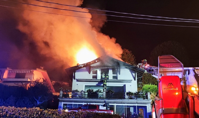 Ranco, l’appello dopo il rogo: «Più vigili del fuoco»