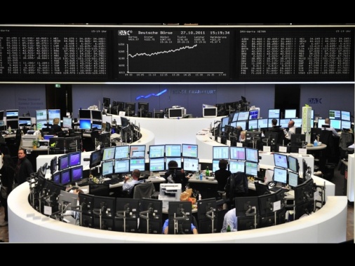 Borsa: l'Europa apre in calo, Francoforte -0,9%