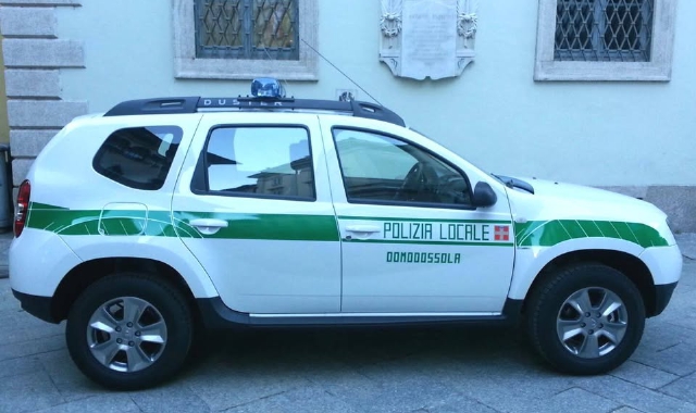 L’indagine della Polizia locale di Domodossola è risalita al conducente del veicolo che aveva urtato la moto