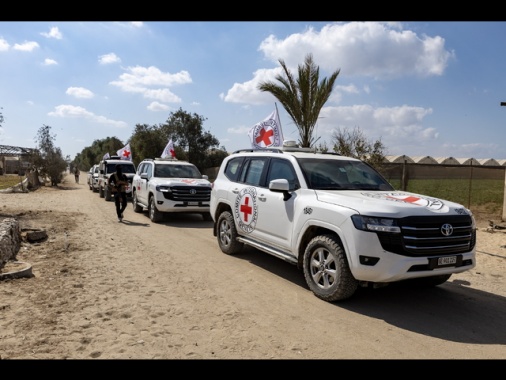 Hamas ha consegnato altre 4 salme alla Croce Rossa