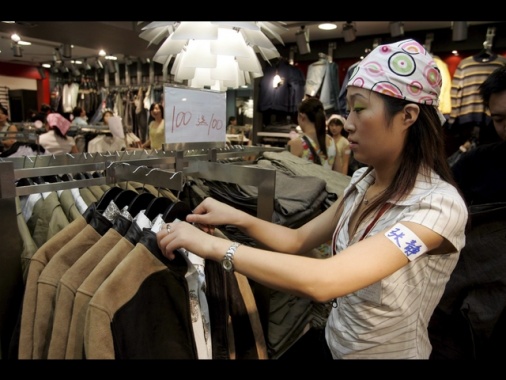 La Cina sempre più in deflazione, -0,3% prezzi al consumo